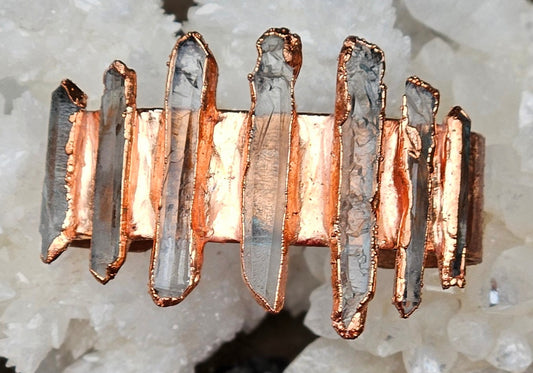 Handmade Copper Cuff Bracelet with Seven Lemurian Quartz Points – A Talisman for Wisdom, Balance, and Transformation